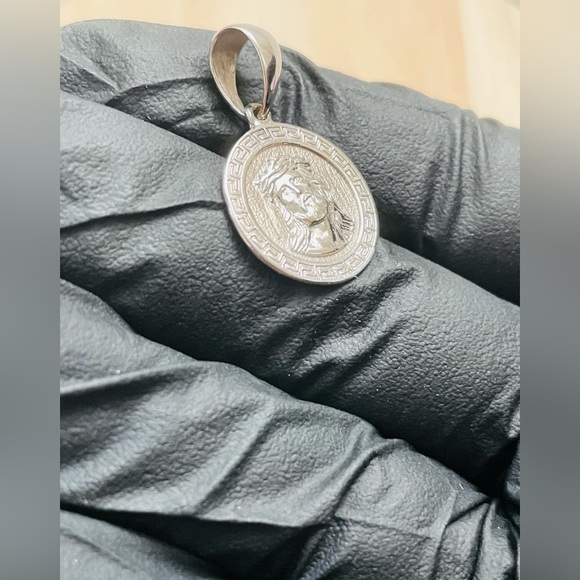 Vintage Jesus Pendant 10k White Gold - Picture 3 of 7
